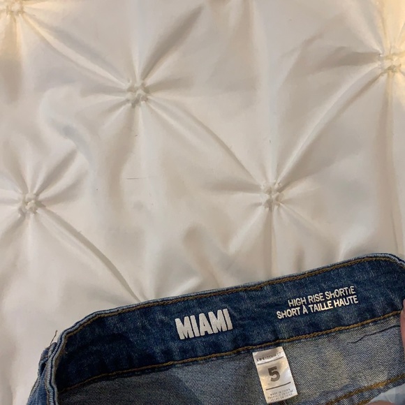 Shorts - Picture 3 of 3